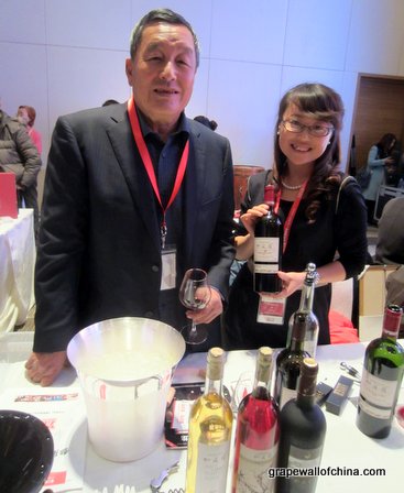 GM Rong Jian and wine makers Zhang Jing of Helan Qing Xue.