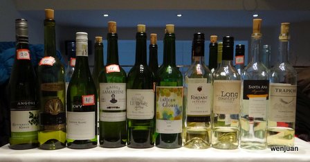 Some of the bottles from the white wine tasting. Eleven distributors with extensive networks participate in this year's challenge.