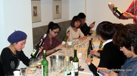 After the blind tasting, the judges checked the bottles, and especially their favorites.